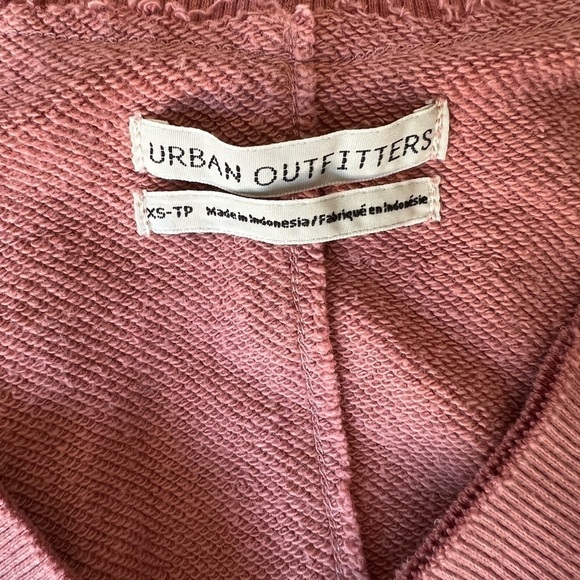 Urban Outfitters Women’s Pink Cropped Sweater Size XS - Picture 5 of 5